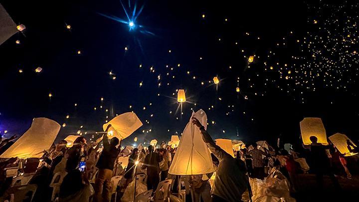 Tatanan Acara Festival Lilin Terapung Di Thailand